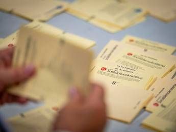 Elezioni in Svezia, centrosinistra avanti: sfida all'ultimo voto Elezioni in Svezia, centrosinistra avanti: sfida all'ultimo voto