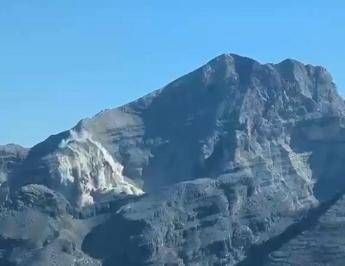 Frana sulle Tofane, escursionista salvata da eliambulanza Frana sulle Tofane, escursionista salvata da eliambulanza