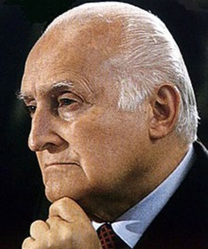 ''Scalfaro punto di riferimento nella difesa delle istituzioni democratiche e nel sostegno alla lotta contro la criminalità organizzata'' ''Scalfaro punto di riferimento nella difesa delle istituzioni democratiche e nel sostegno alla lotta contro la criminalità organizzata''