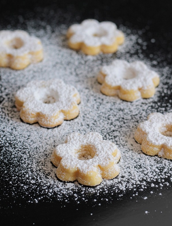 Le Margheritine di Stresa: i biscotti nati per una principessa diventati simbolo del Piemonte
