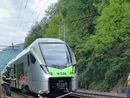 Treno delle BLS colpisce un masso a Preglia. Sul convoglio 150 passeggeri in attesa di essere trasbordati FOTO e VIDEO