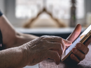 Smartphone senza segreti: corsi gratuiti per over 65 a Verbania e Baveno Smartphone senza segreti: corsi gratuiti per over 65 a Verbania e Baveno