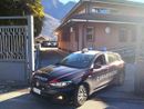 Pretende soldi dalla moglie per comprare la droga e la picchia, il figlio reagisce colpendolo alla testa