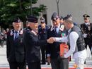 Un defibrillatore di ultima generazione dal Cantante della Solidarietà al Comando dei carabinieri