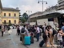 Ferrovia interrotta e strade in pessime condizioni: l’impresa dei viaggiatori tra Domodossola e Milano FOTO