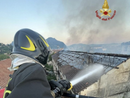 Incendio alle ex officine Buzzi: si indaga sul dolo, disposta la messa in sicurezza dell’area