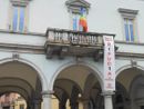 Omegna dice no alla guerra: lo striscione sulla facciata del municipio