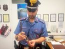 Nel pendente della collana c'era nascosta una lama, denunciato 36enne
