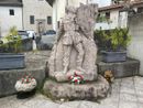 Erbacce e rifiuti intorno al monumento del capitano Beltrami: &quot;Serve più attenzione&quot; FOTO