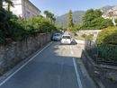 Arriva il senso unico in via Oltrefiume a Baveno