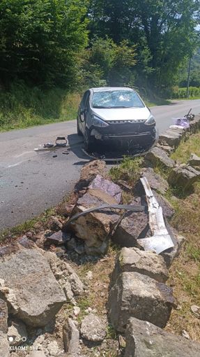 Nonio, auto va sbattere contro un muro Nonio, auto va sbattere contro un muro