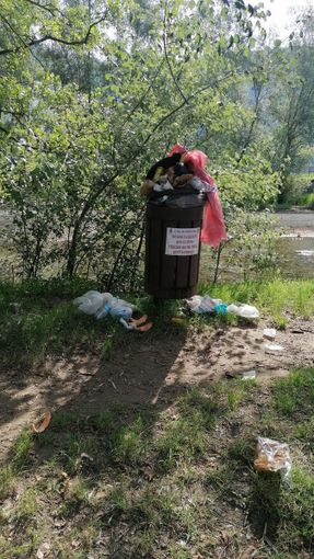 Omegna: aumentano i rifiuti abbandonati in spiagge e parchi Omegna: aumentano i rifiuti abbandonati in spiagge e parchi