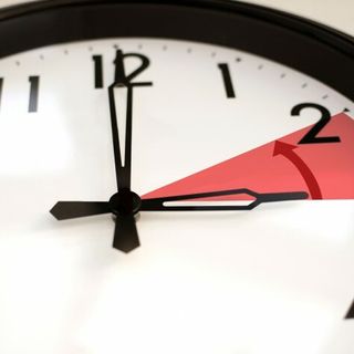 Torna l’ora solare: lancette indietro di un’ora nella notte tra il 25 e il 26 ottobre