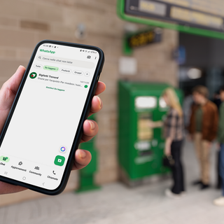 Trenord, il biglietto del treno arriva su WhatsApp: il ticket si acquista e si riceve via chat
