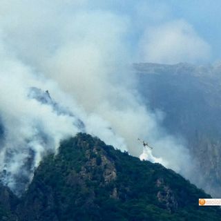 Incendi nel Vco, arriva un altro rinforzo dal cielo: l'elicottero Erickson S64 sarà operativo da Cameri