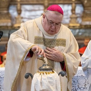 Il vescovo Brambilla alla messa crismale: “I preti non contrappongano carità e santità”