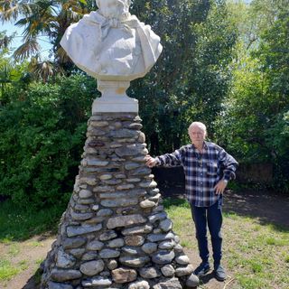 Completato il restauro dei busto di Garibaldi nel parco giochi di Trobaso