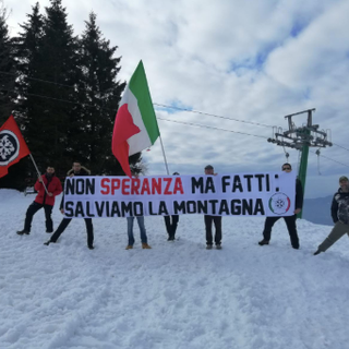 Striscione di CasaPound esposto alla stazione sciistica del Mottarone