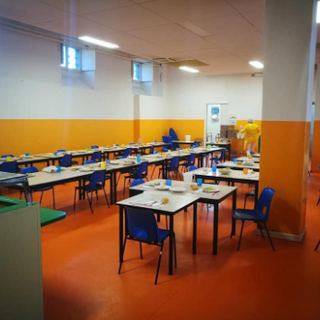 Sopralluogo dell'amministrazione alla mensa scolastica di via de Amicis