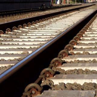 Uomo muore travolto dal treno alla stazione di Legnano: taffico ferroviario in tilt