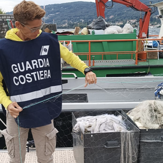 Guardia Costiera, agosto e settembre di controlli per la pesca sul lago Maggiore: sequestri e migliaia di euro di multe