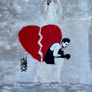 “A un muro grigio e pulito ne preferisco uno pieno di scritte, ma che rende viva la città”