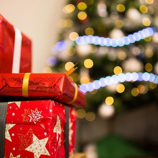 Confesercenti: a Natale si spende meno per i regali, si salva l'alimentare