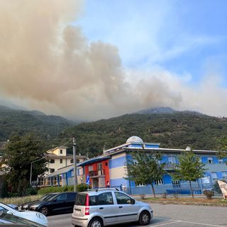 Incendio di Premosello, le fiamme divorano 600 ettari: Colloro evacuata, cresce la mobilitazione istituzionale