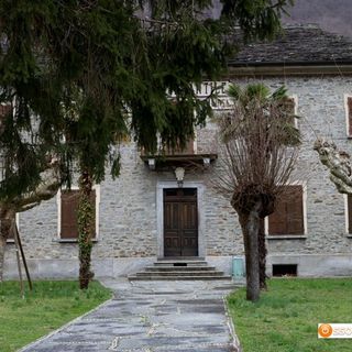 L'ex asilo di Prata a Vogogna: diventerà la casema dei Forestali del Parco