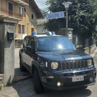 Entra in casa della ex e la minaccia con un coltello, denunciato 57enne