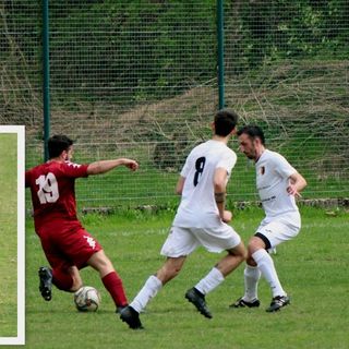 Foto: il Gravellona impegnato in Coppa; nel riquadro l'allenatore Agostini