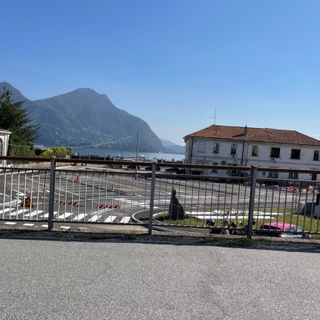 Completati a Intra i parcheggi a lago che hanno preso il posto dell’ex parco giochi