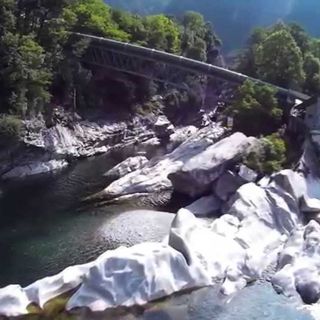 Cade da un albero nei pressi del &quot;Pozzo di Tegna&quot;: gravi ferite alla schiena