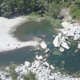 Locarnese, quattordicenne muore dopo essersi tuffato in un fiume