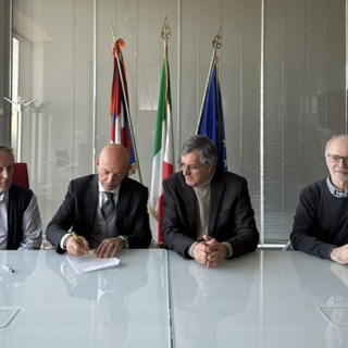 I vaccini anti-Covid e anti-influenzali si possono fare in farmacia: rinnovato l’accordo con la Regione