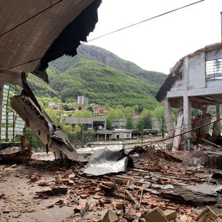 Omegna: nuovo crollo all'interno di un edificio di via IV Novembre FOTO