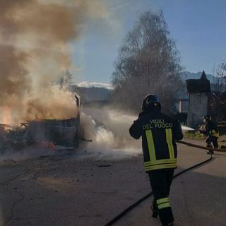 Camper distrutto dalle fiamme ad Unchio