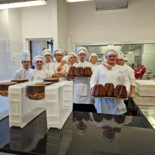Da regalare o da gustare a Natale, tornano i panettoni e i pandori artigianali del Borgo Molinetto