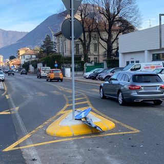 Gravellona, incidente alla nuova rotonda di corso Roma