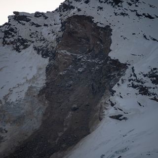 Monte Rosa: nuovo smottamento nella zona della Punta Tre Amici VIDEO