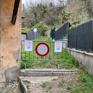 Incendio sul Monte Giove, ora il pericolo sono le frane, chiusa la Borromea