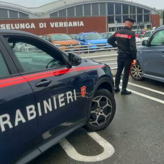 Furti nelle auto parcheggiate per poi svaligiare le case: arrestati a Verbania due ladri seriali