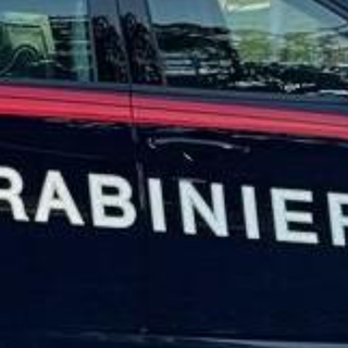 In moto ubriaco aggredisce i Carabinieri con una spranga, arrestato 20enne