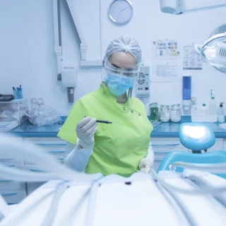 Covid: oggi registrati 18.656 nuovi casi, calano i ricoveri in terapia intensiva