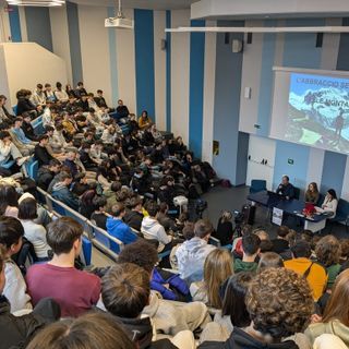 Grande partecipazione degli studenti del Vco all'incontro con Franco Michieli Grande partecipazione degli studenti del Vco all'incontro con Franco Michieli