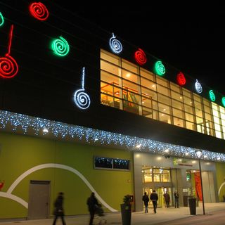 Caro-bollette, Nova Coop spegne oltre un terzo delle luminarie di Natale nei supermercati