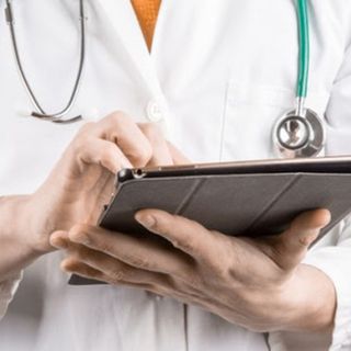 L'affaire intramoenia e la levata di scudi dei medici contro Riboldi: &quot;Così le liste d'attesa aumenteranno&quot;