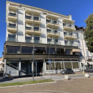 Un condominio di sei piani con “giardino verticale” al posto del Miralago