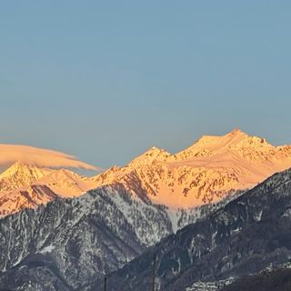 Guide alpine, legati su ghiacciaio: attrezzatura e consigli pratici per gli scialpinisti