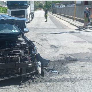 Gravellona, scontro tra un'auto e un furgone in via Cirla